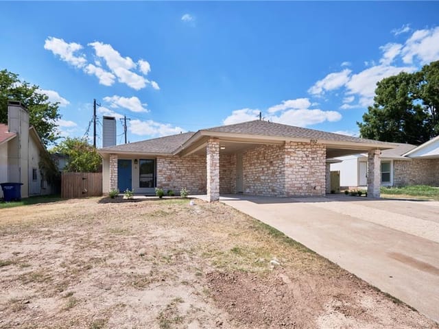 902 Fieldwood Dr