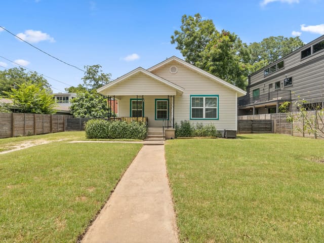 902 Mansell Ave