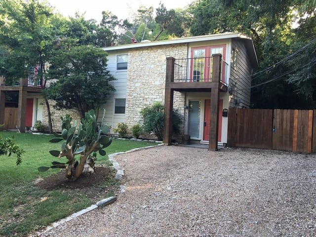 902 Meriden LN Unit #B
