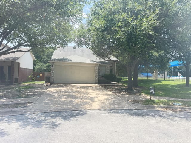 902 Moser River DR