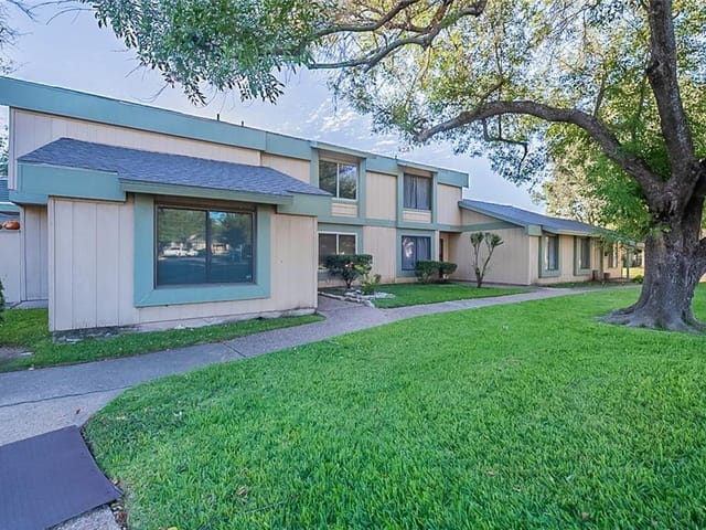902 Silver Quail Ln