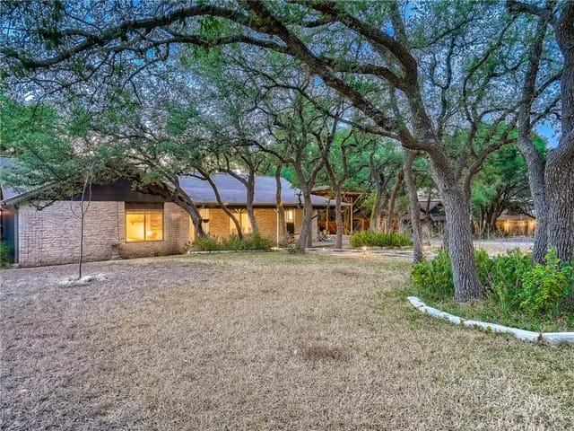 902 Valley View Dr