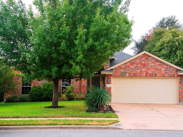 903 Ambrose DR