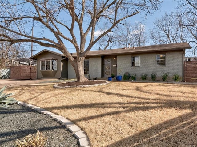 903 Chatsworth Cir
