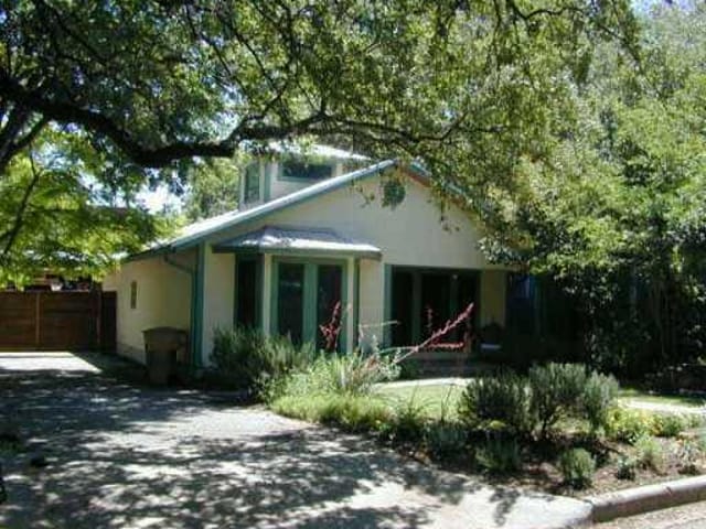 903 Josephine St