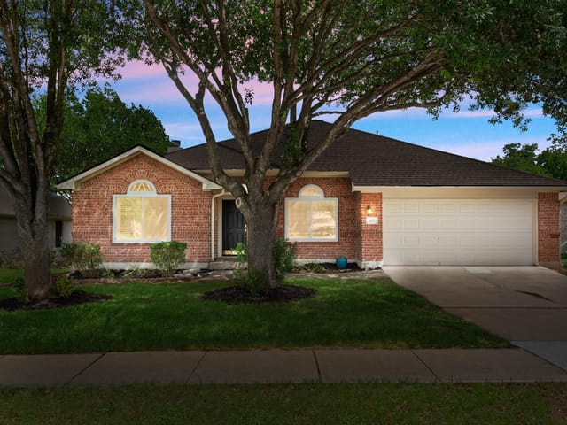 903 Plumbago Dr