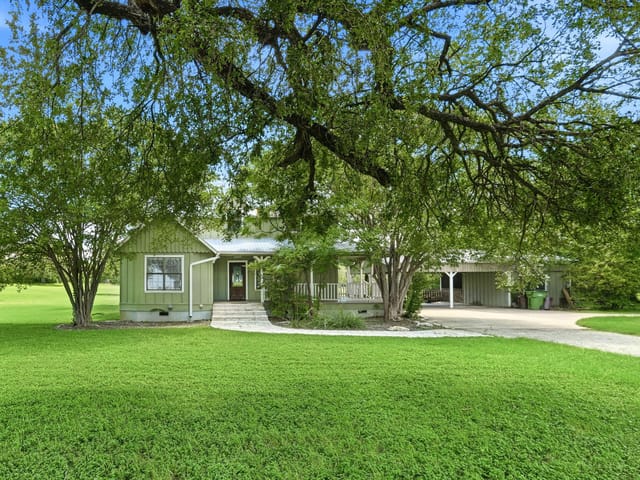903 SUMMIT CRES