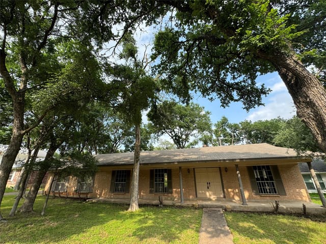 9030 Balcones Club Dr
