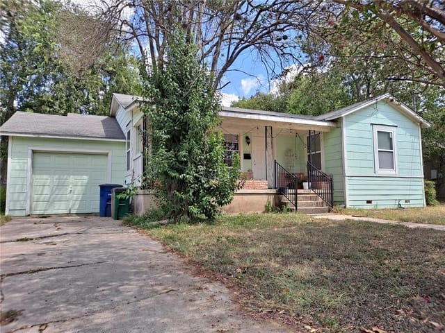 904 Brentwood St