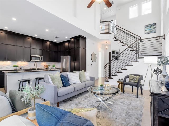 904 Cavalier Ln
