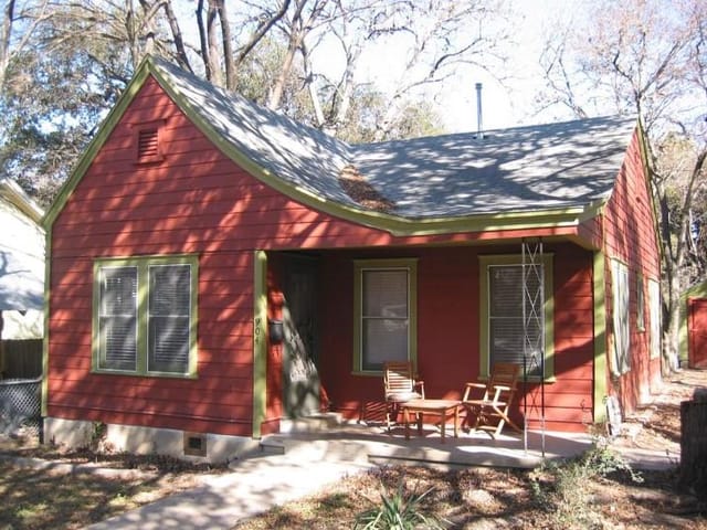 904 Christopher St