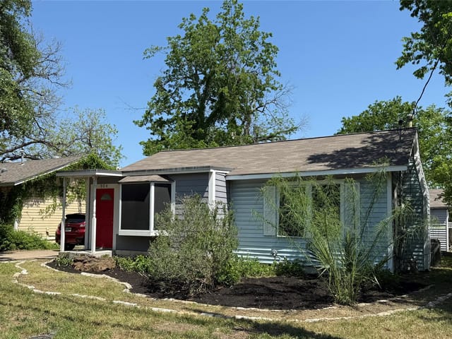 904 E 53rd 1/2 St