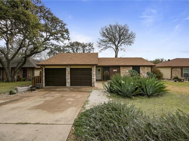 904 Echo Ln