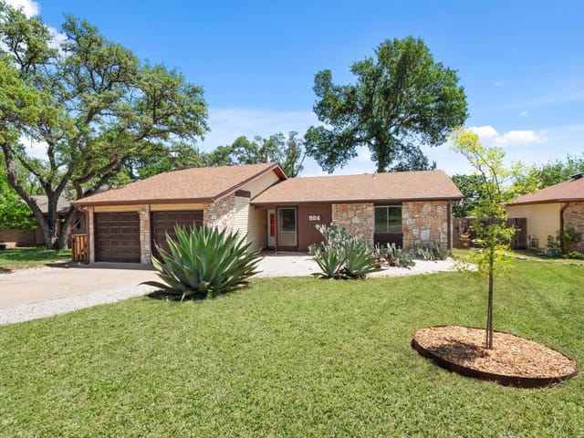 904 Echo Ln
