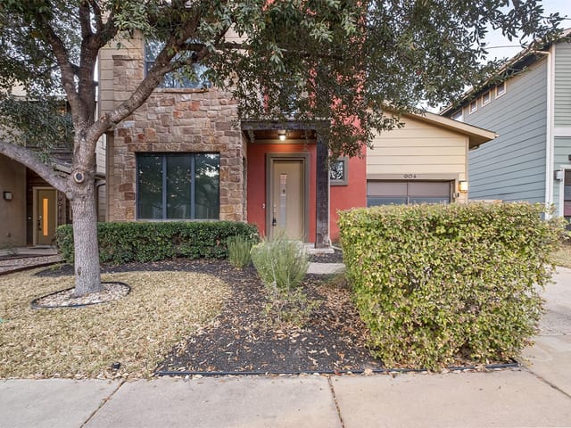 904 Freewater LN