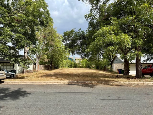 904 Hermitage DR