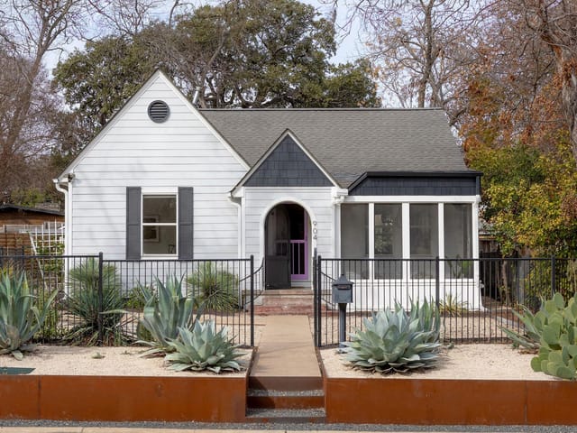 904 Josephine St