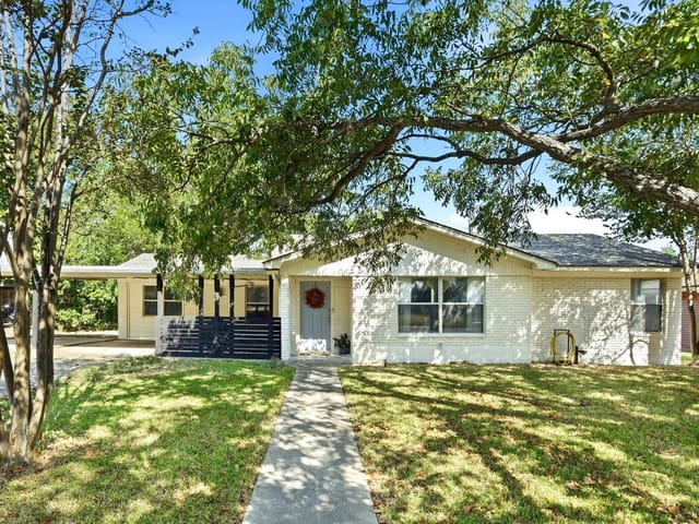904 Kirk ST