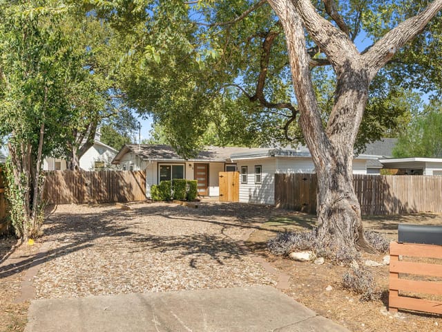 904 Plateau CIR