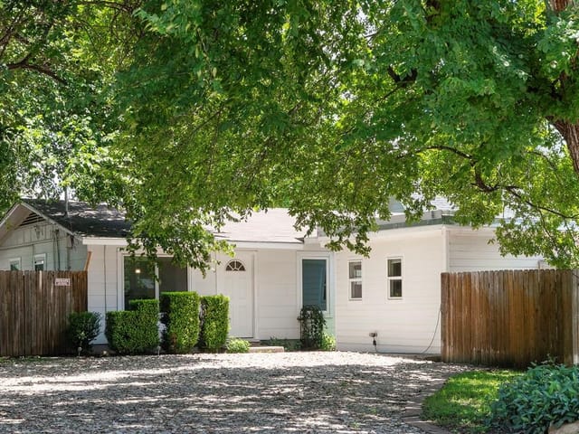904 Plateau CIR
