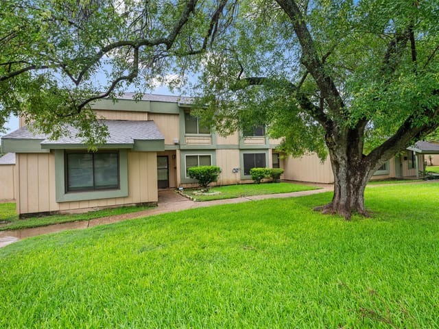 904 SILVER QUAIL Ln