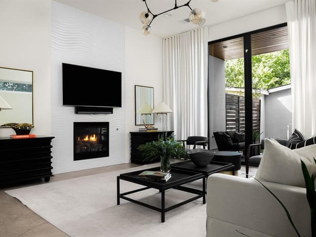 904 W Johanna St Unit #B
