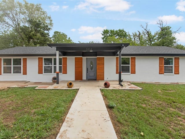904 Westview CIR