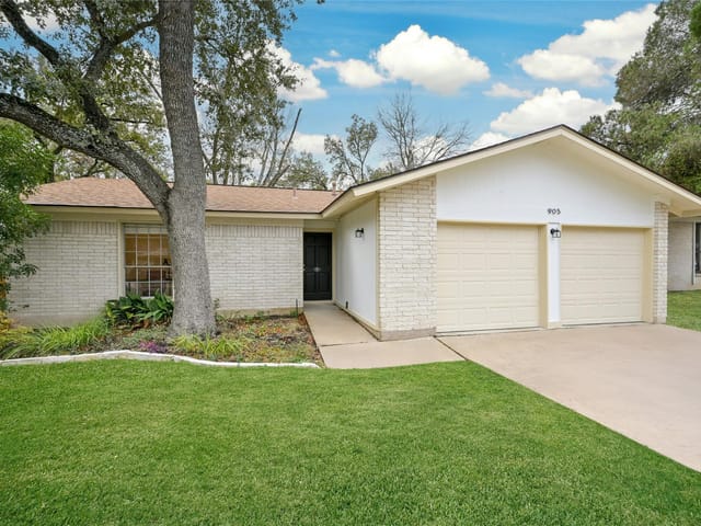 905 Acorn Oaks Dr