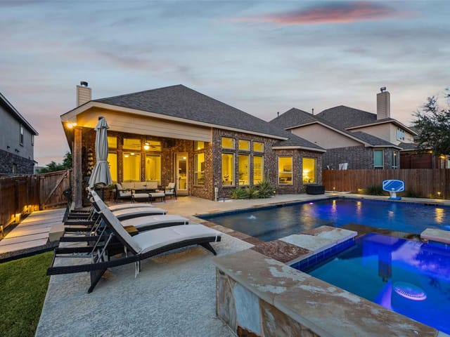 905 Bliss LN