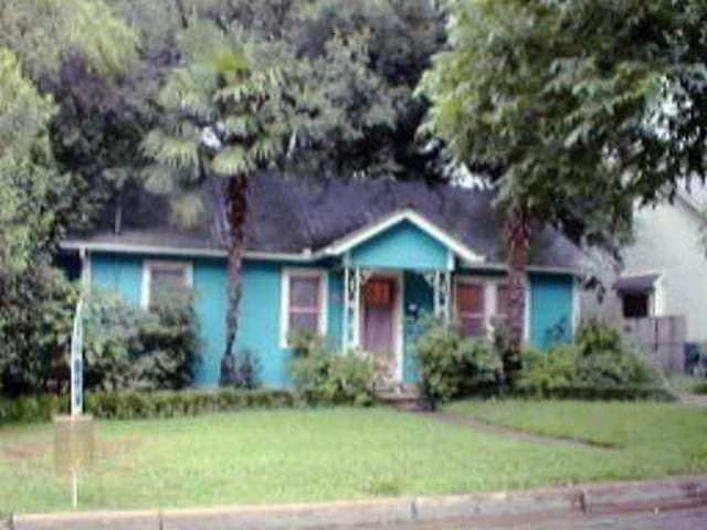 905 JOSEPHINE St