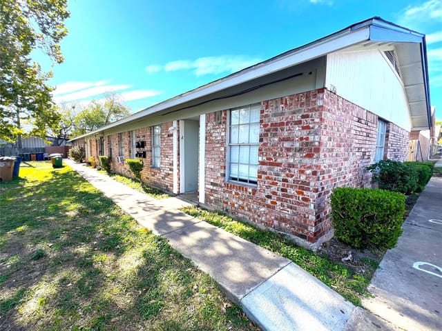 905 N Meadows Dr