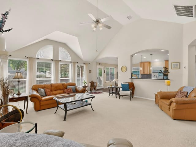 905 Victoria Ridge DR