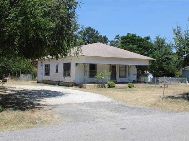 906 Christopher Ave