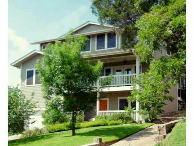 906 LIVE OAK