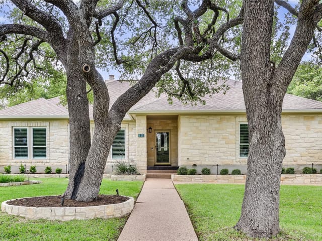 906 Texas Trl