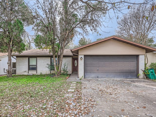 907 Acorn Oaks Dr