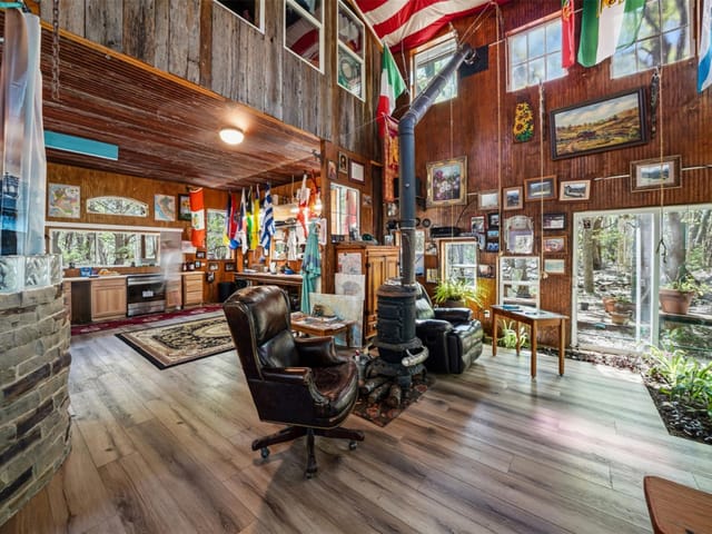 907 Deertrail Dr