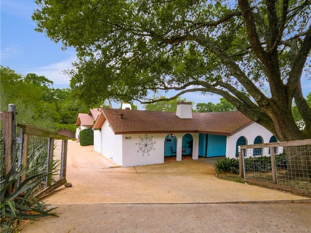 907 E Live Oak ST Unit #1