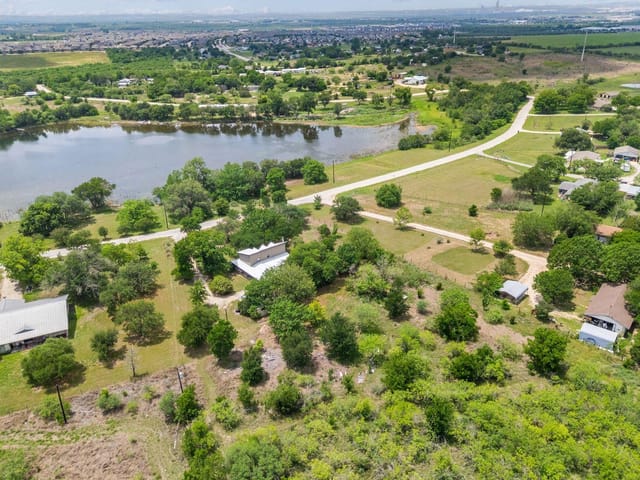 907 Horace Howard Dr