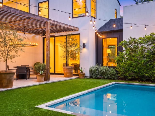 907 Karen Ave