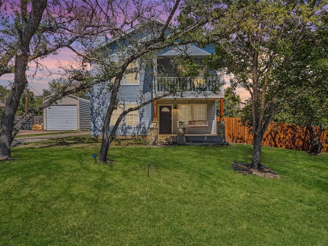 907 Lipan Trl
