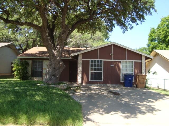 908 Acorn Oaks Dr
