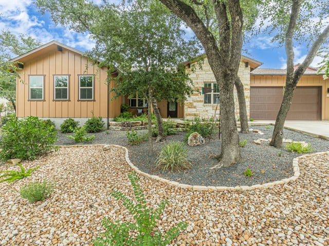 908 Dancing Oak LN