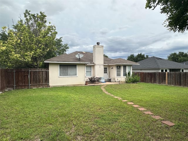 908 Honeysuckle DR