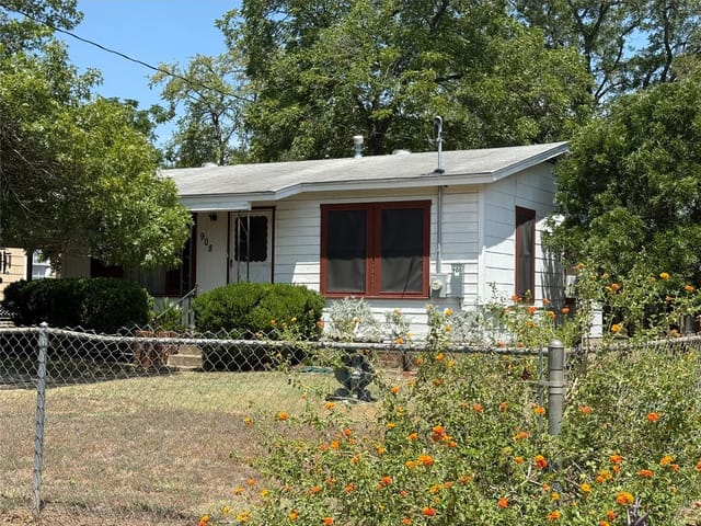 908 Redd ST