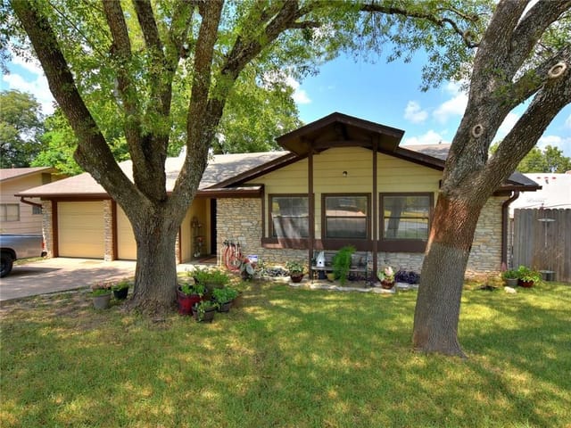 908 Riddlewood Dr