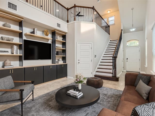 908 Sleepy Dell Ln