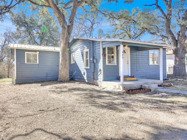 908 Tank St