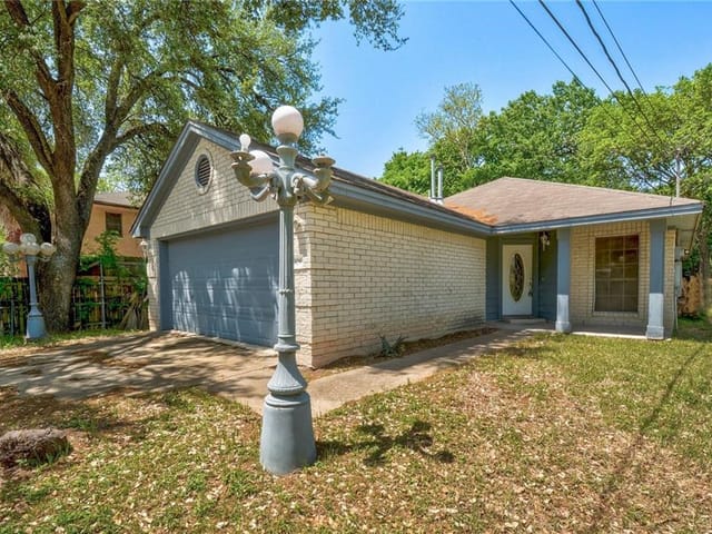 908 Tillery St