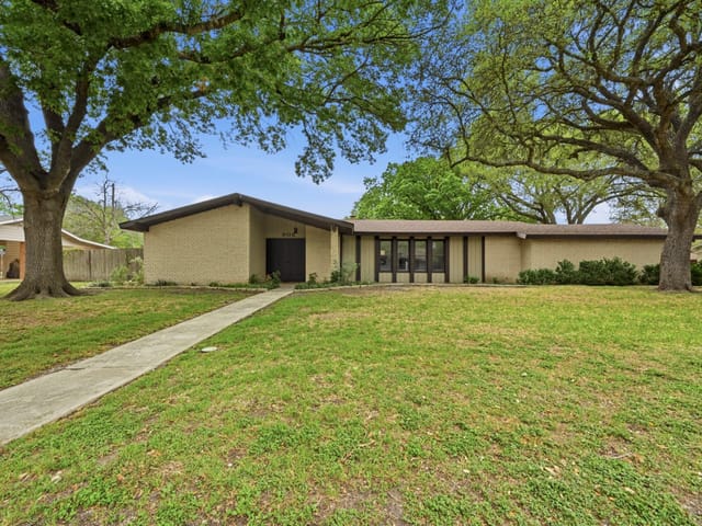 908 Vogel Dr